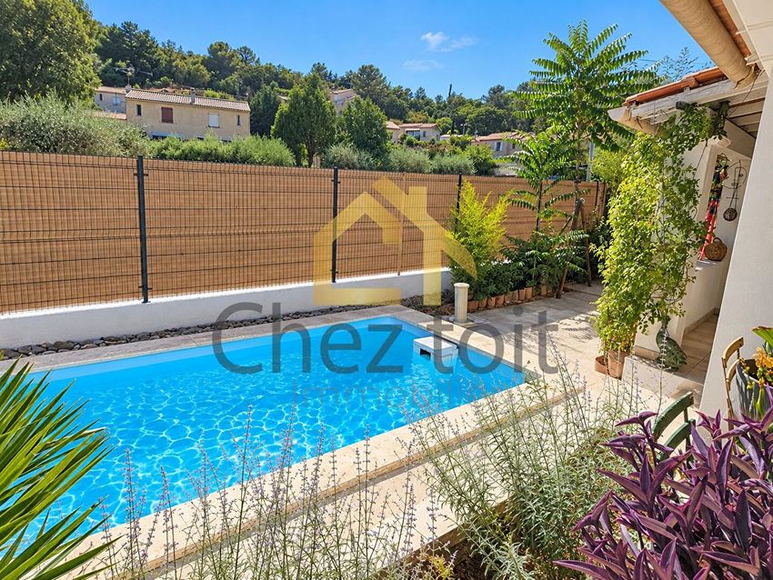 Image Piscine à  maison mitoyenne de Le Luc