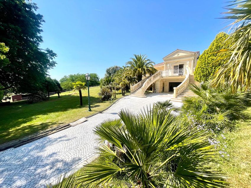 Image Façade à  manoir de Baigts