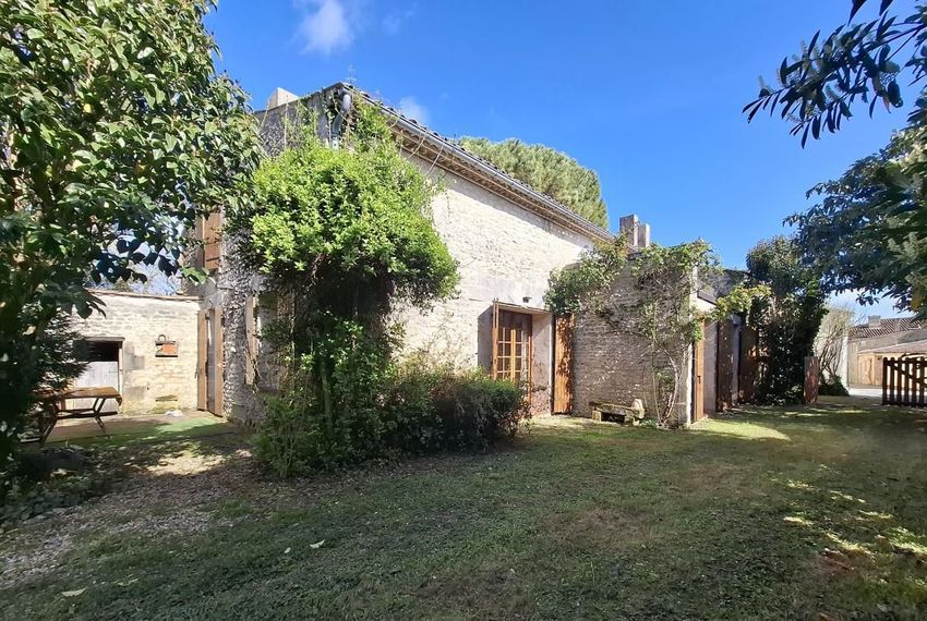 Image Façade à  maison individuelle de Saint-Romain-de-Benet