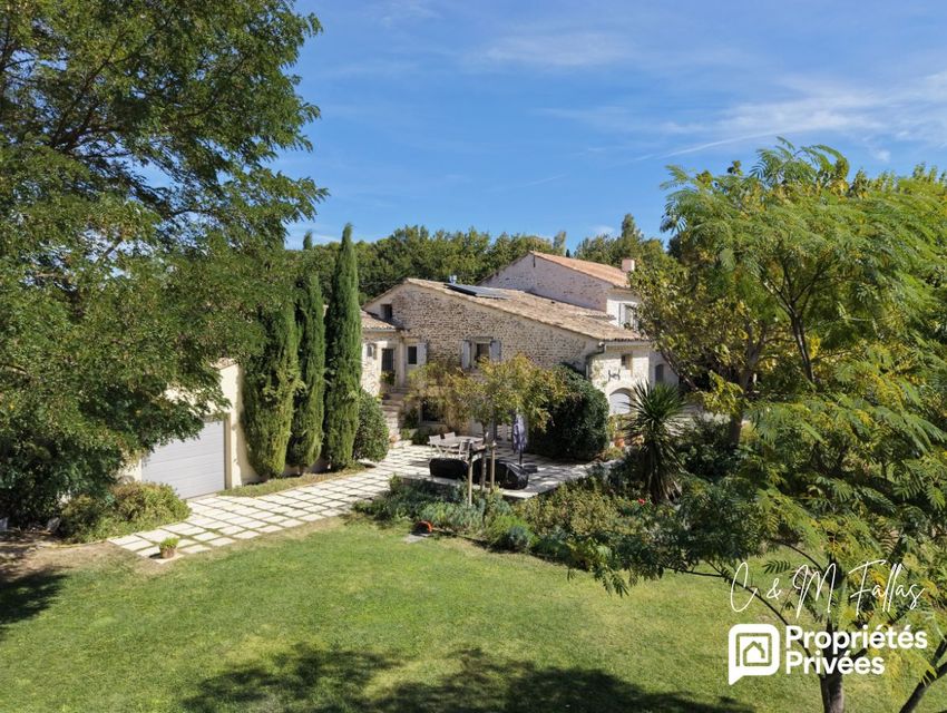Image Façade à  manoir de Visan