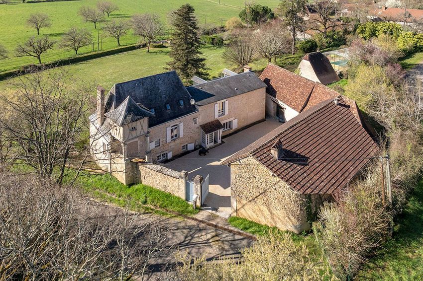 Image Façade à  manoir de Cubjac-Auvézère-Val d'Ans