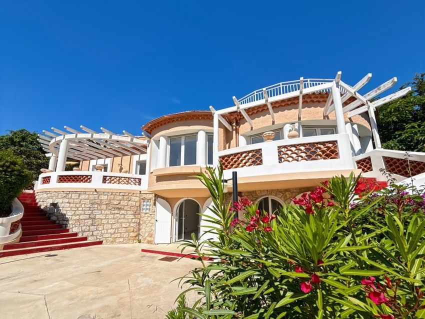 Image Façade à  propriété agricole de Antibes