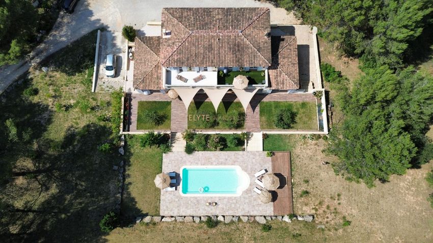 Image Piscine à  maison individuelle de Puyloubier