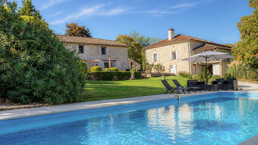 Image Piscine à  maison individuelle de Bourg-de-Visa