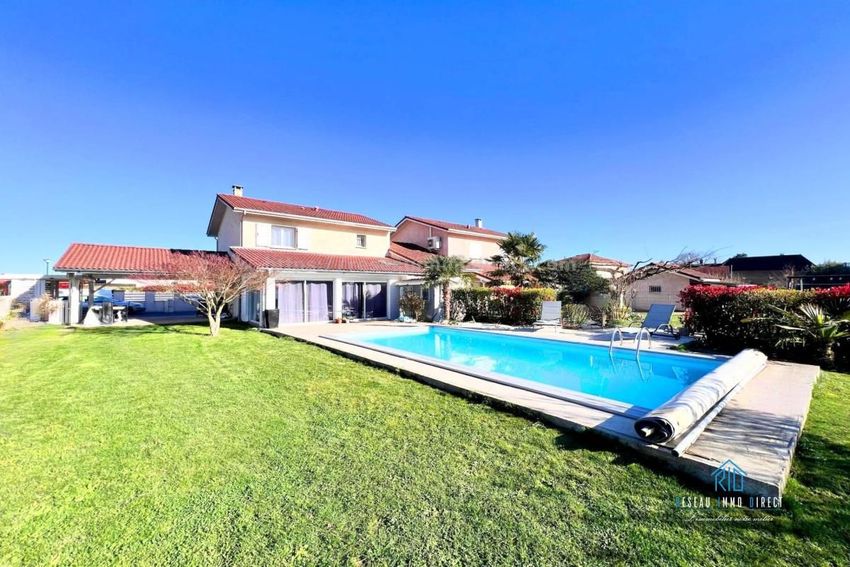 Image Piscine à  maison individuelle de Brézins