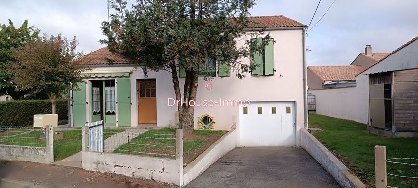 Image Façade à  villa de La Chaize-le-Vicomte