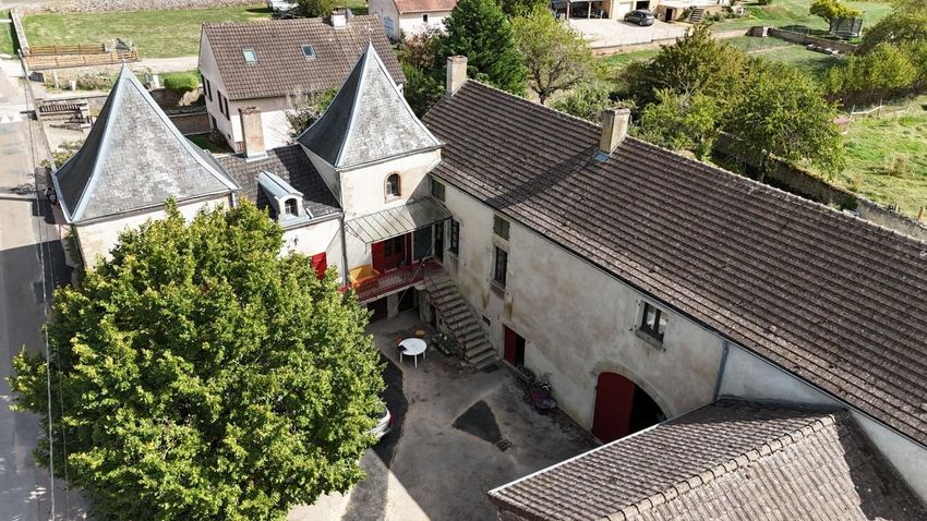 Image Façade à  château de Chamilly