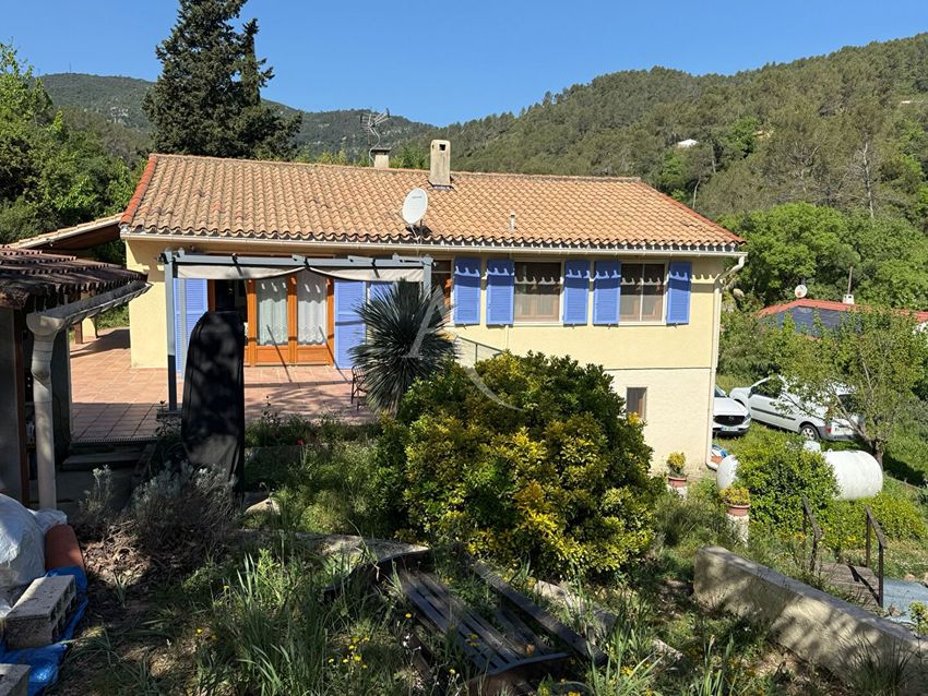 Image Façade à  villa de Belgentier