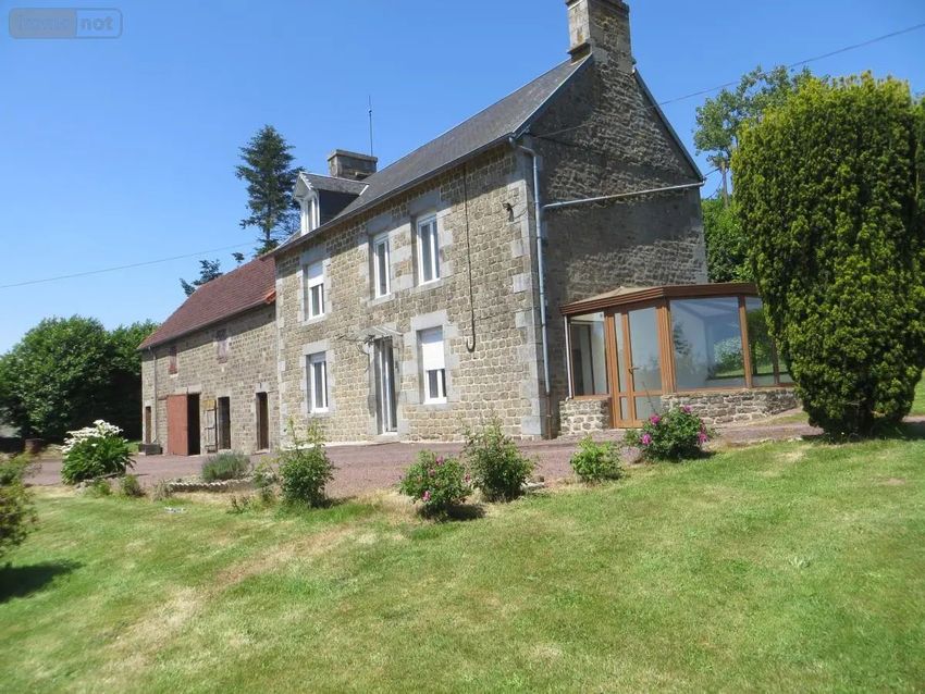 Image Façade à  maison individuelle de Saint-Aubin-des-Bois