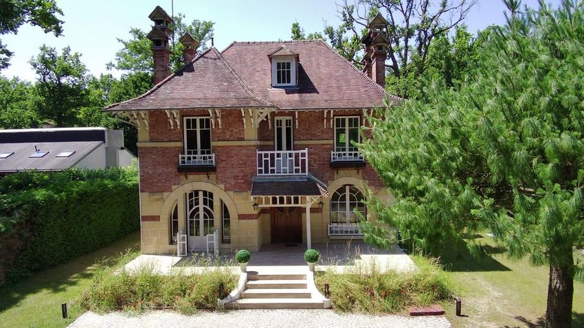 Image Façade à  manoir de Lamorlaye