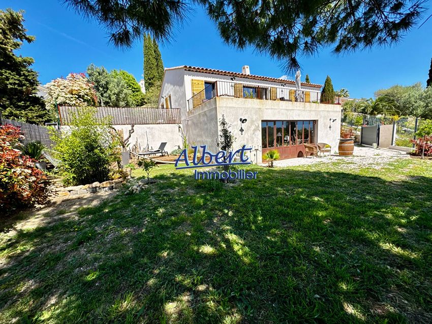 Image Façade à  villa de Ollioules