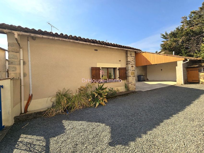 Image Façade à  villa de Ménigoute
