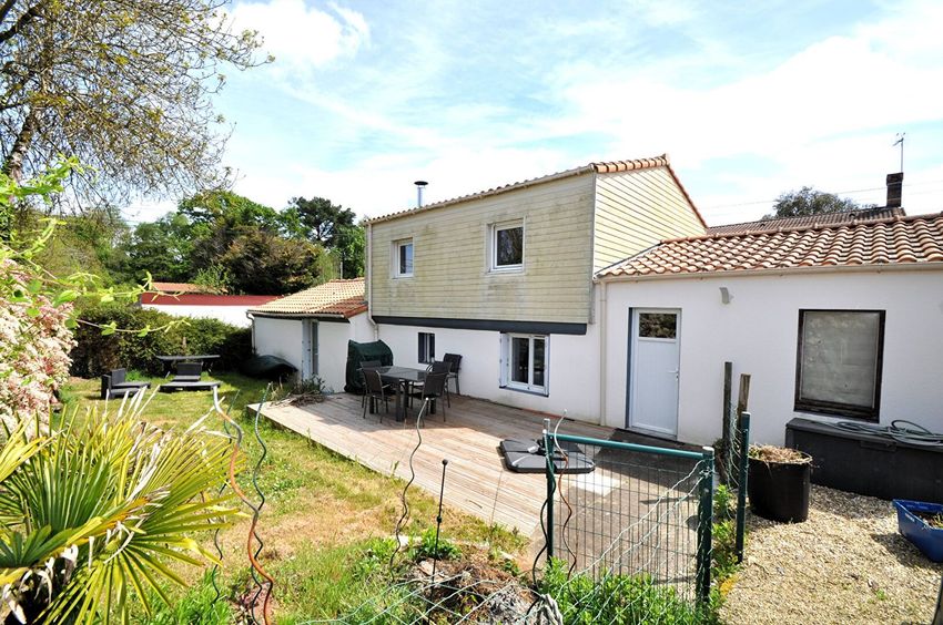 Image Façade à  maison individuelle de Rouans