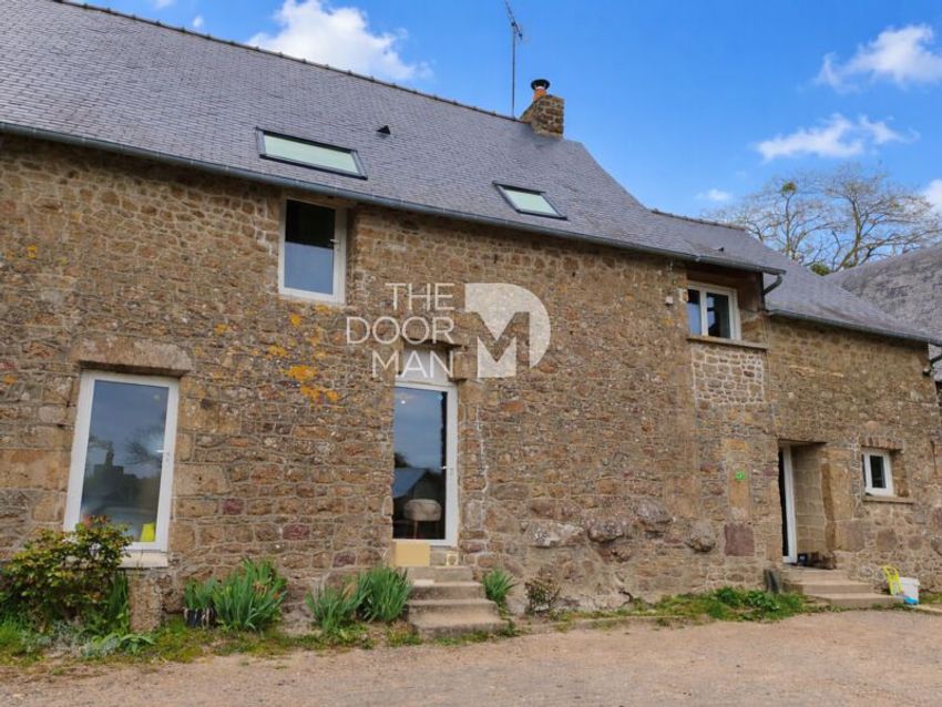 Image Façade à  propriété agricole de Place Saint-Médard