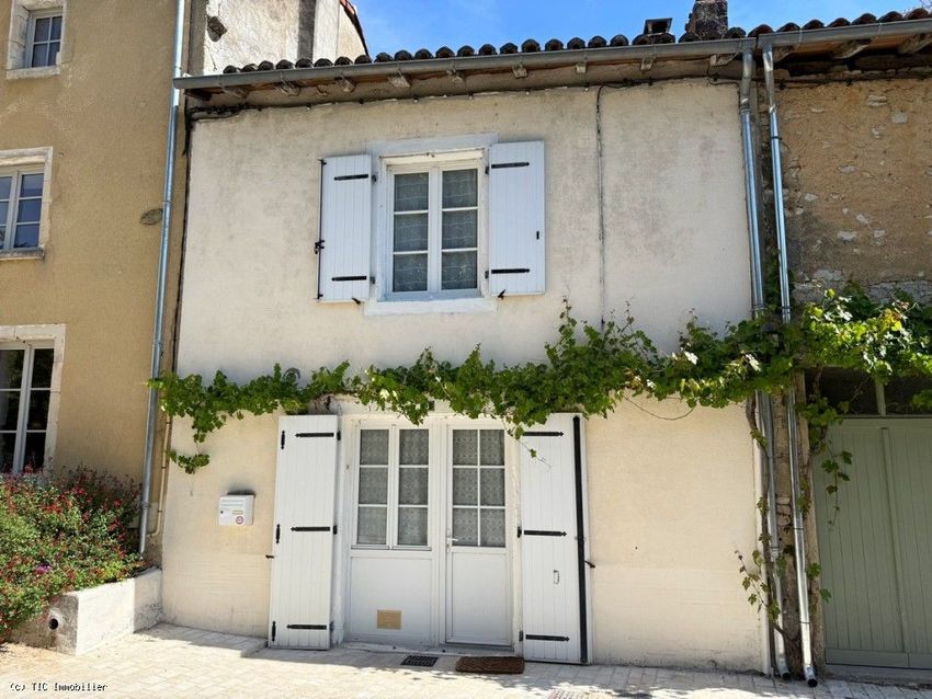 Image Façade à  château de Verteuil-sur-Charente