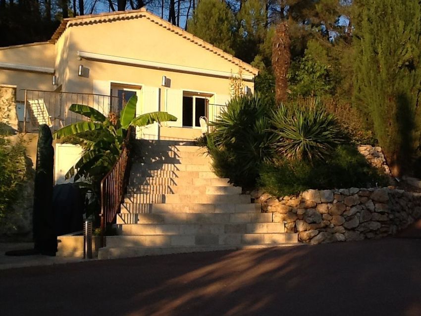Image Façade à  maison individuelle de Beaurecueil