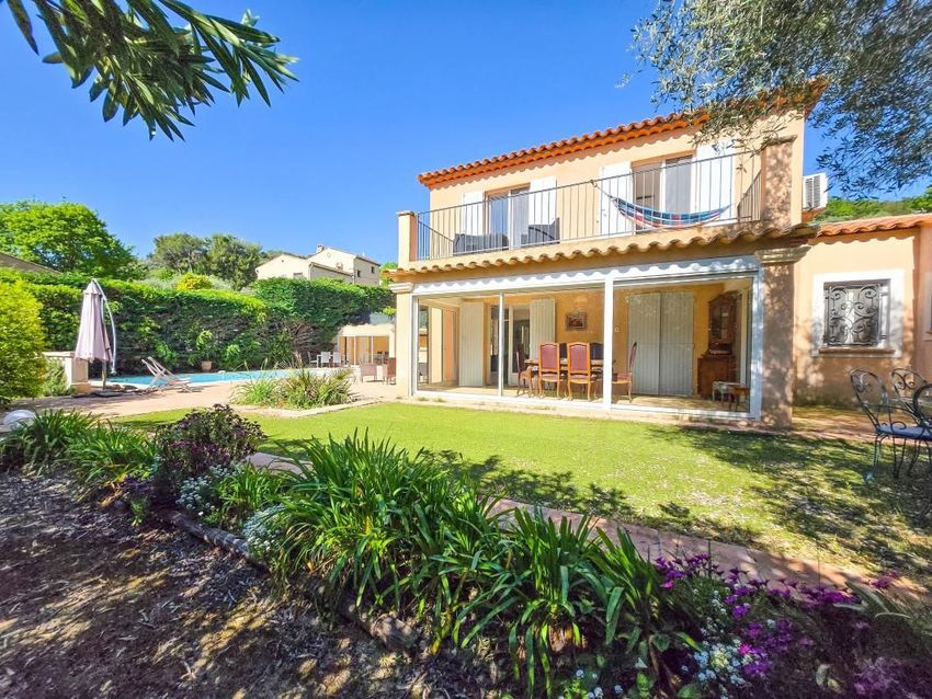 Image Façade à  propriété agricole de Biot