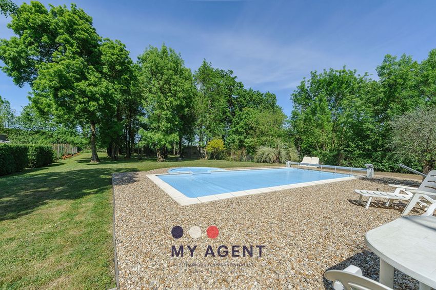Image Piscine à  maison individuelle de La Jarrie