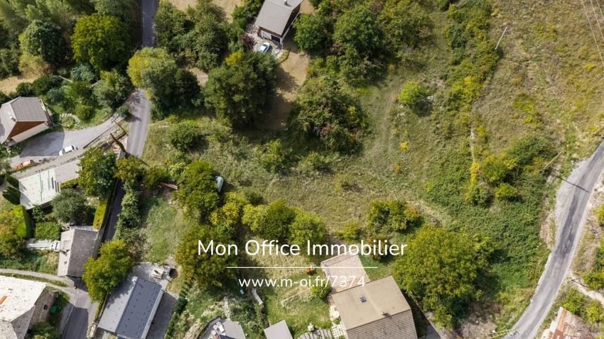 Image de terrain à Châteauroux-les-Alpes