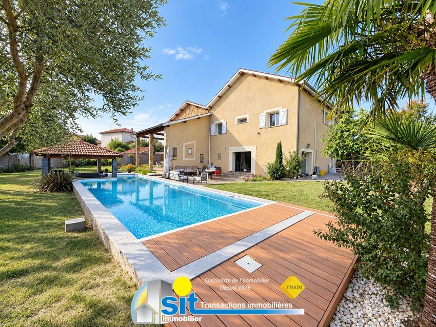 Image Piscine à  maison individuelle de Jardin
