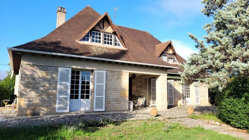 Image Façade à  propriété agricole de Villefranche-de-Rouergue