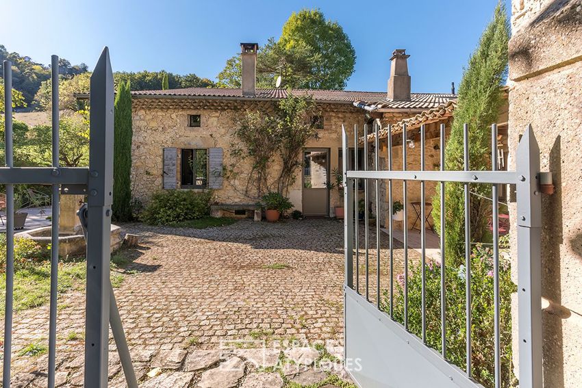 Image Façade à  maison individuelle de Combovin
