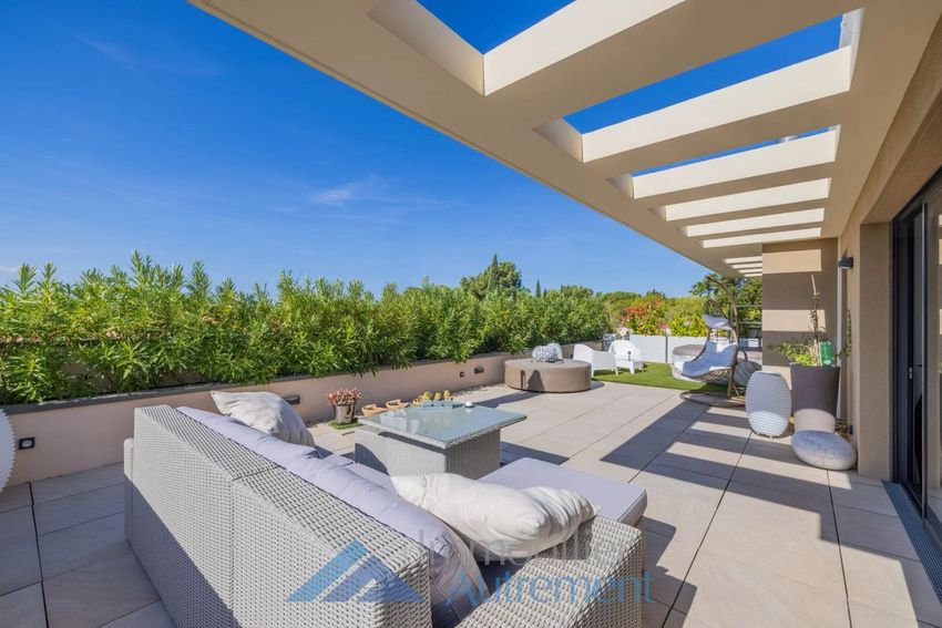 Image Terrasse à appartement de 2660 Avenue Fortuné Ferrini