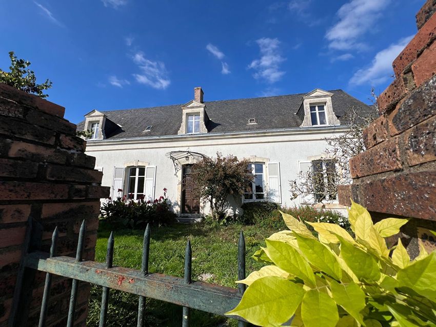 Image Façade à  maison mitoyenne de Roëzé-sur-Sarthe