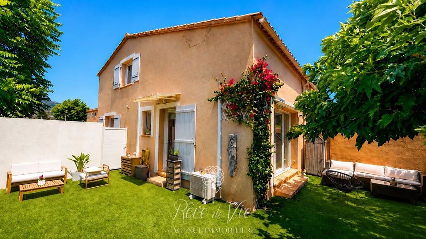 Image Façade à  maison individuelle de Bormes-les-Mimosas
