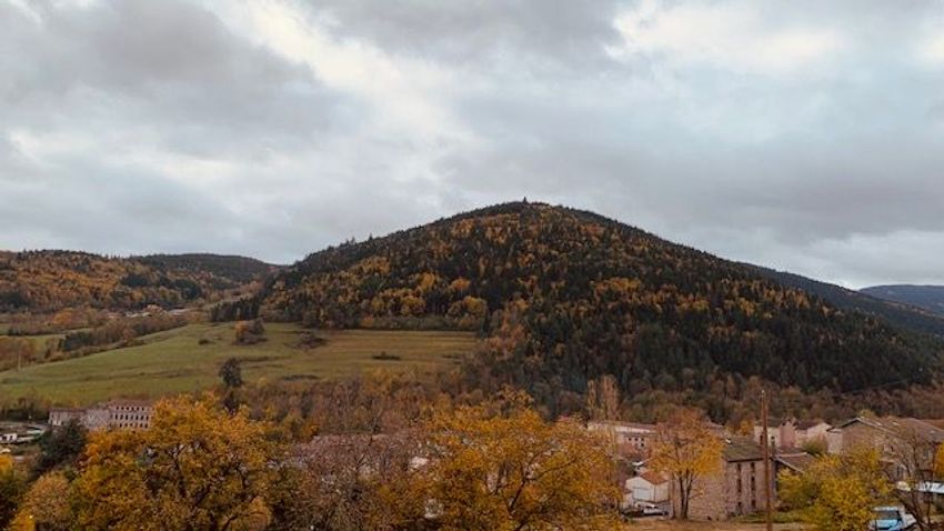 Image Vue à terrain de Bourg-Argental