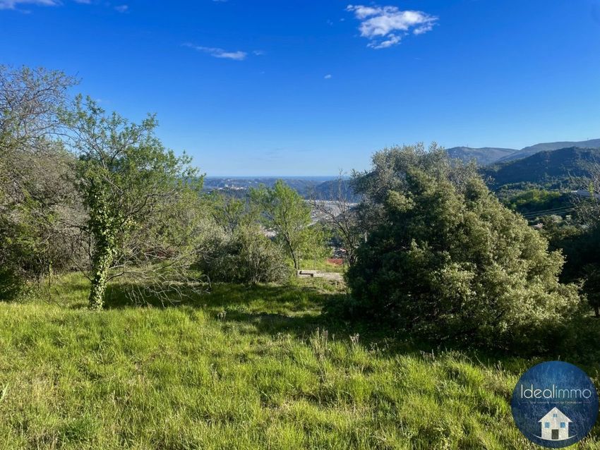 Image Vue à terrain de Utelle