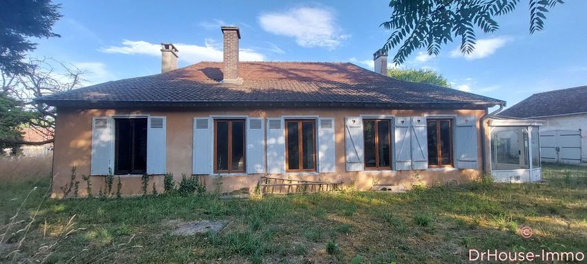 Image Façade à  villa de Pougy