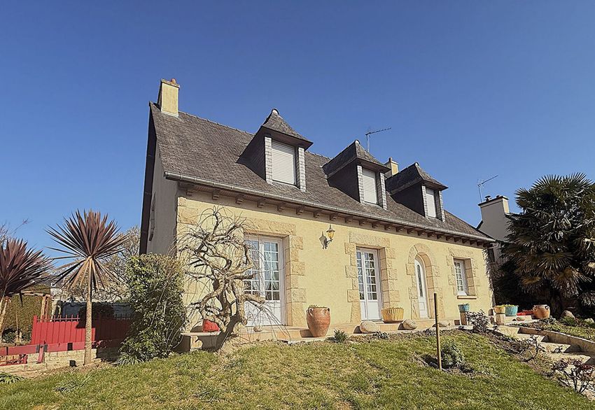 Image Façade à  maison individuelle de Dinan