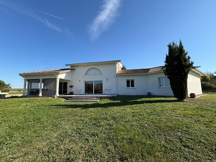 Image Façade à  maison individuelle de Saint-Vite