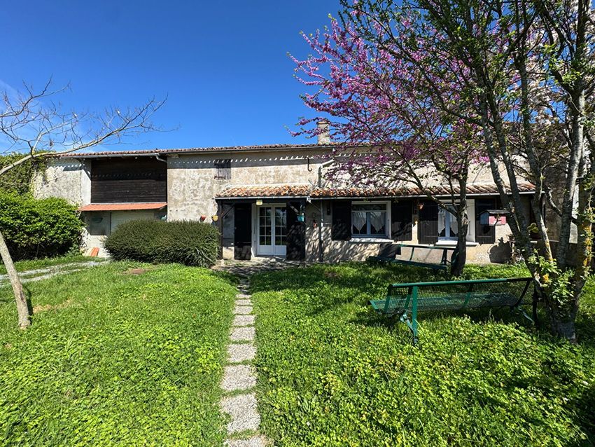 Image Façade à  maison mitoyenne de Puyrolland