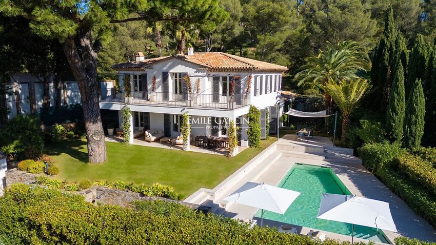 Image Façade à  manoir de Saint-Tropez
