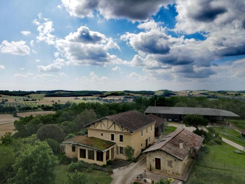 Image Façade à  propriété agricole de Le Brouilh-Monbert