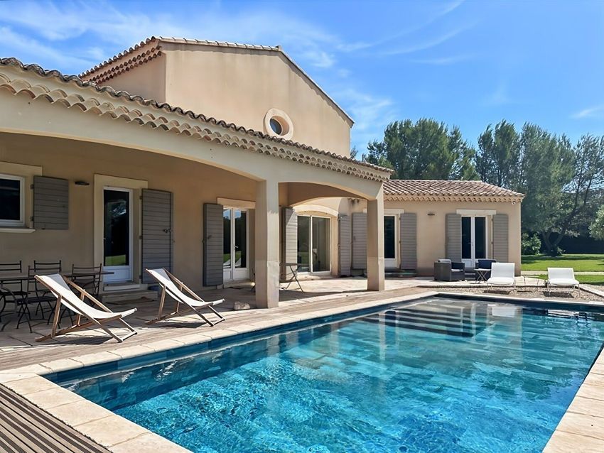 Image Piscine à  maison individuelle de Boulbon