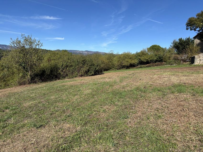 Image de terrain à Saint-Julien-du-Serre