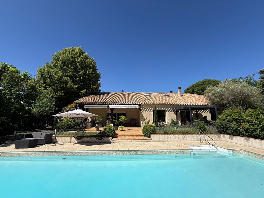 Image Piscine à  maison individuelle de Cancon