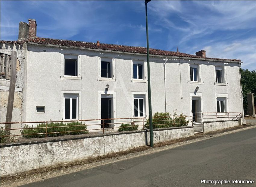 Image Façade à  maison de village de Bourneau