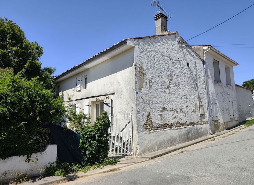 Image Façade à  maison mitoyenne de Néré