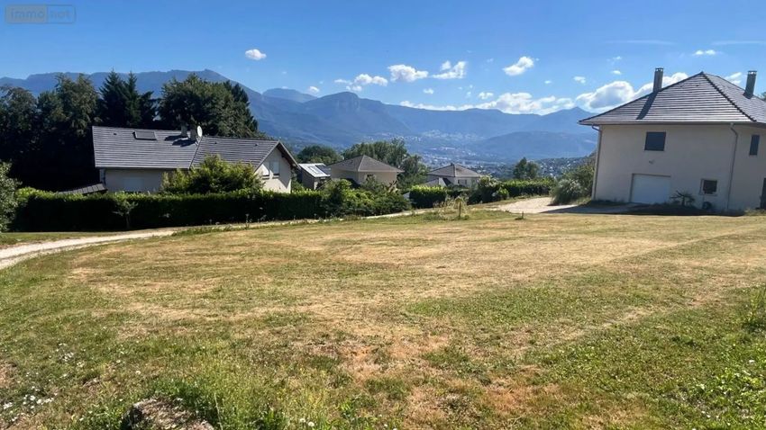 Image Vue à terrain de Vimines