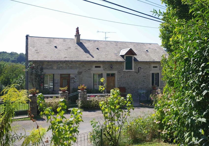 Image Façade à  maison individuelle de Saint-Léger-de-Fougeret