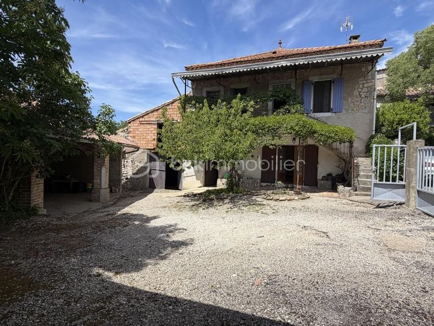 Image Façade à  maison de village de Bouquet