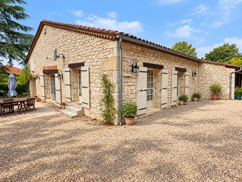 Image Façade à  maison individuelle de Ribagnac