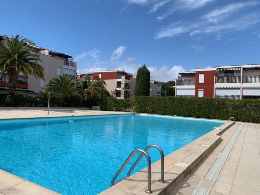 Image Piscine à studio de 58 Allée des Maures