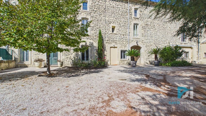 Image Façade à  propriété agricole de Montblanc