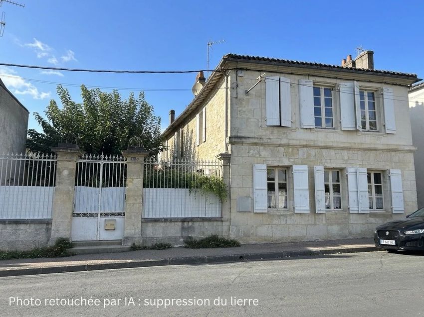 Image Façade à  maison mitoyenne de Saint-Jean-d'Angély