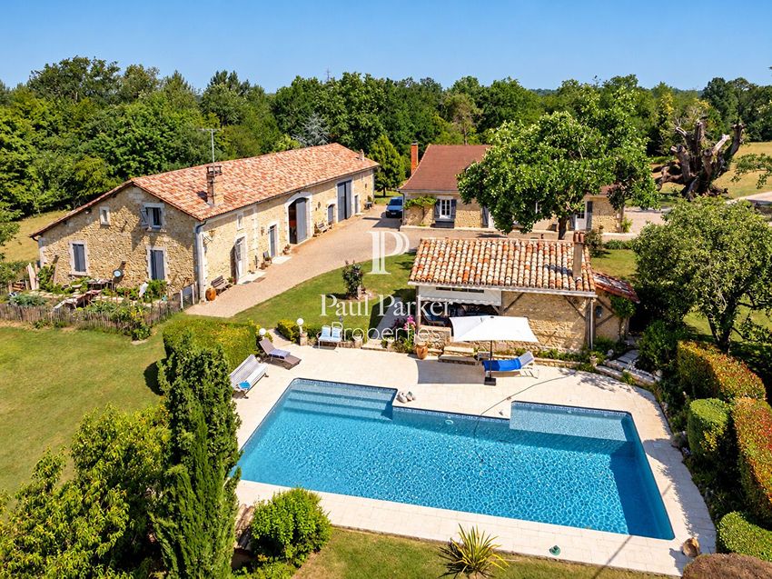 Image Piscine à  maison individuelle de Beauronne